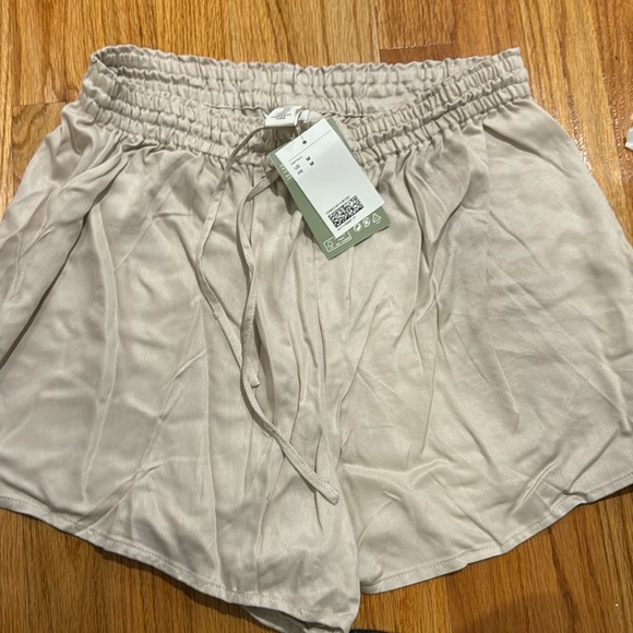 HM Shorts Khaki Color - Picture 1 of 4